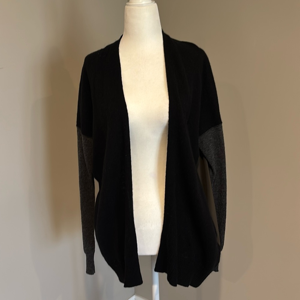 Vince wool/cashmere/silk sweater EUC